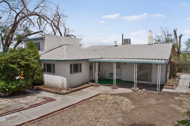 631 Vineyard Road NE, Albuquerque, NM 87113
