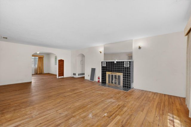 631 Vineyard Road NE, Albuquerque, NM 87113