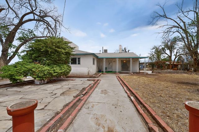 631 Vineyard Road NE, Albuquerque, NM 87113