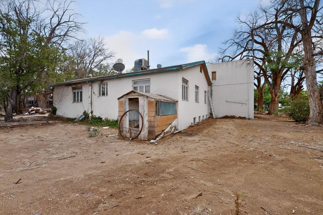 631 Vineyard Road NE, Albuquerque, NM 87113