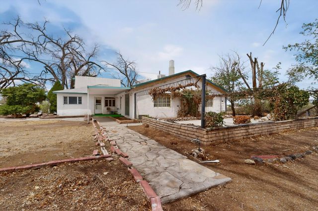 631 Vineyard Road NE, Albuquerque, NM 87113