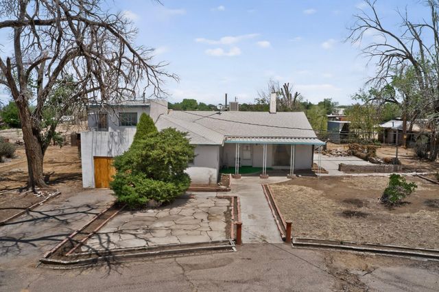 631 Vineyard Road NE, Albuquerque, NM 87113