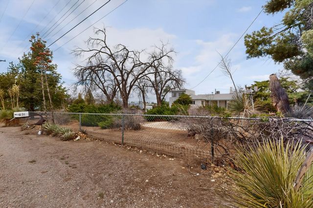 631 Vineyard Road NE, Albuquerque, NM 87113