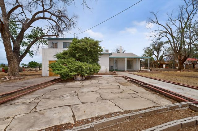 631 Vineyard Road NE, Albuquerque, NM 87113