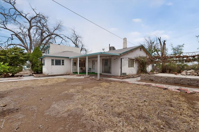 631 Vineyard Road NE, Albuquerque, NM 87113