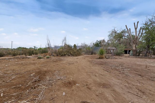 631 Vineyard Road NE, Albuquerque, NM 87113