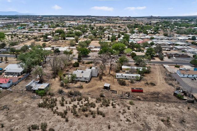 631 Vineyard Road NE, Albuquerque, NM 87113