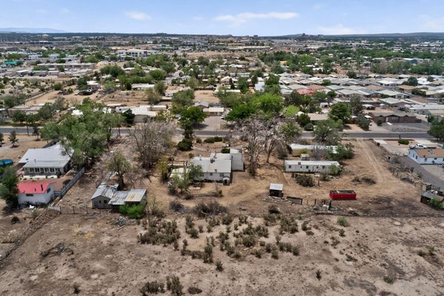 631 Vineyard Road NE, Albuquerque, NM 87113