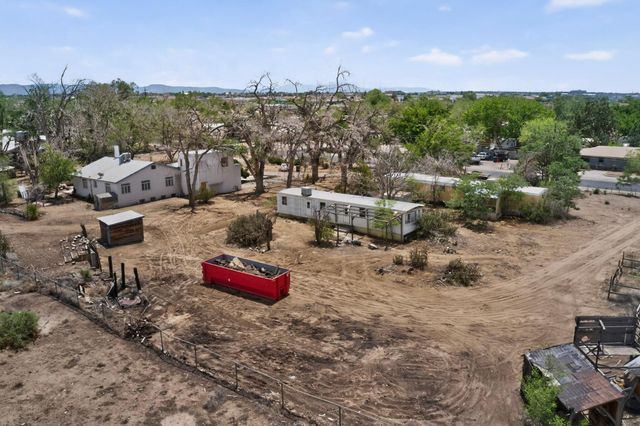 631 Vineyard Road NE, Albuquerque, NM 87113
