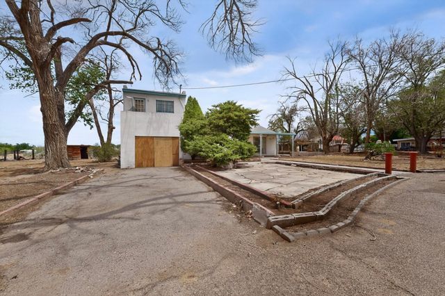 631 Vineyard Road NE, Albuquerque, NM 87113