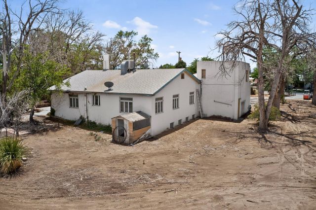 631 Vineyard Road NE, Albuquerque, NM 87113