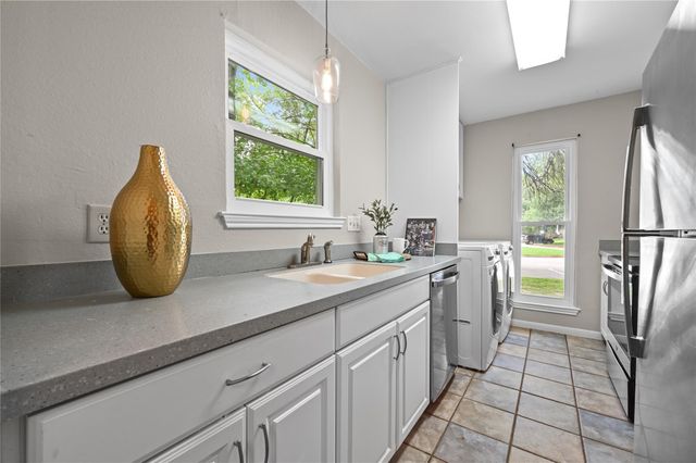 1601 Faro DR 1404, Austin, TX 78741