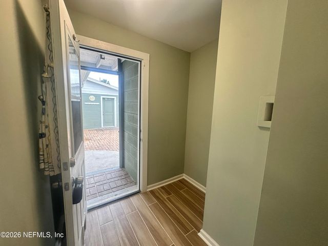 820 N 3RD Avenue N, Jacksonville Beach, FL 32250