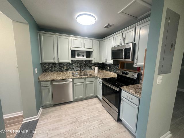 820 N 3RD Avenue N, Jacksonville Beach, FL 32250