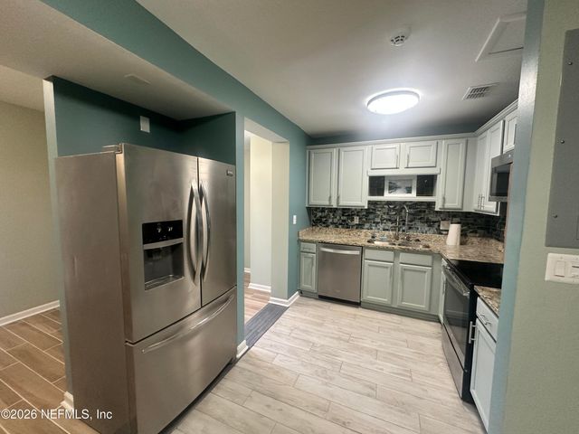 820 N 3RD Avenue N, Jacksonville Beach, FL 32250