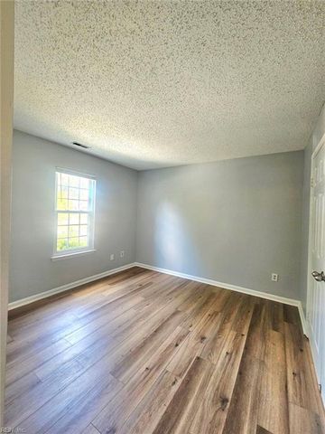 1261 Lord Dunmore DR, Virginia Beach, VA 23464
