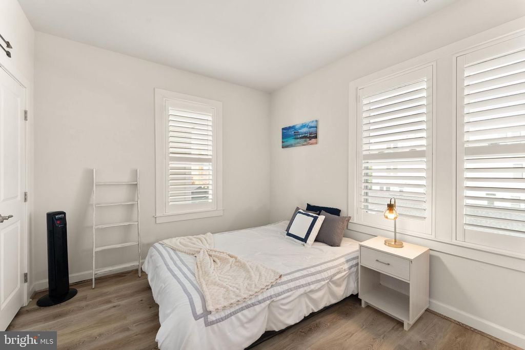 1137 S MONROE ST S, Arlington, VA 22204