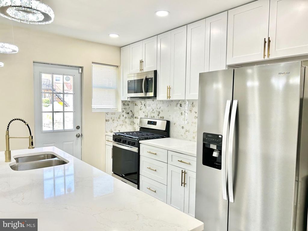 Image 7 of property listing at 3408 PARKLAWN AVE, Baltimore, MD 21213