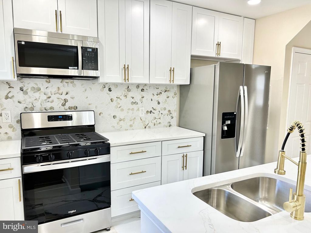 Image 9 of property listing at 3408 PARKLAWN AVE, Baltimore, MD 21213