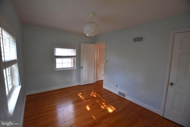 10118 CEDAR LN, Kensington, MD 20895