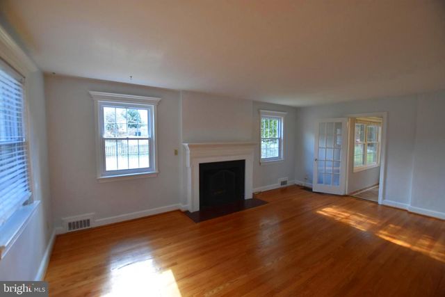 10118 CEDAR LN, Kensington, MD 20895