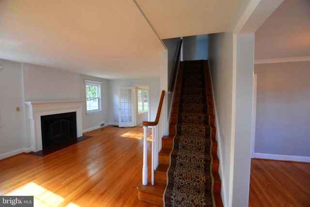 10118 CEDAR LN, Kensington, MD 20895