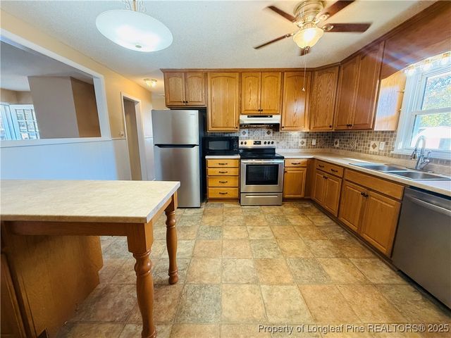 611 Reggie Court, Spring Lake, NC 28390