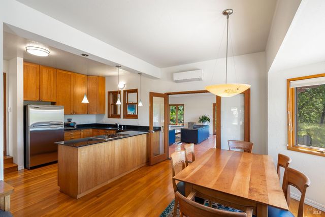 10601 Slattery Rd, Glen Ellen, CA 95442