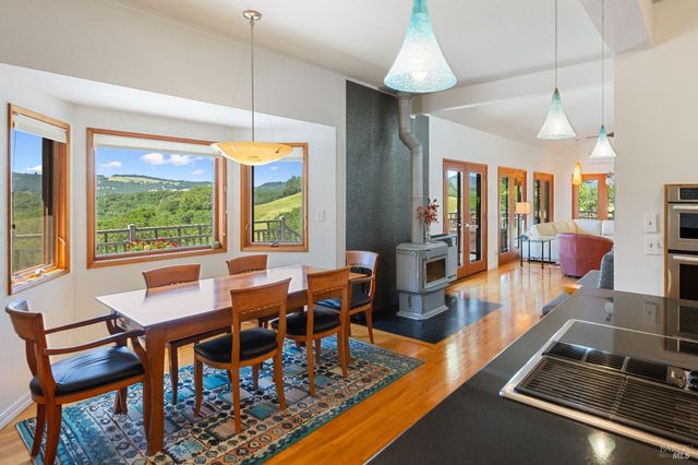 10601 Slattery Rd, Glen Ellen, CA 95442