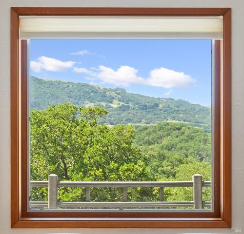 10601 Slattery Rd, Glen Ellen, CA 95442