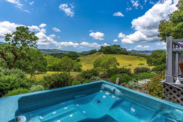 10601 Slattery Rd, Glen Ellen, CA 95442