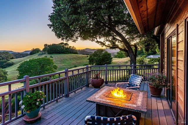 10601 Slattery Rd, Glen Ellen, CA 95442