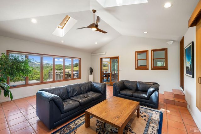 10601 Slattery Rd, Glen Ellen, CA 95442