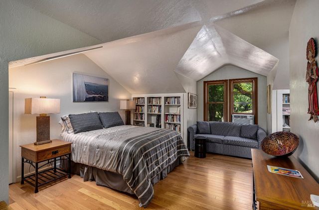 10601 Slattery Rd, Glen Ellen, CA 95442