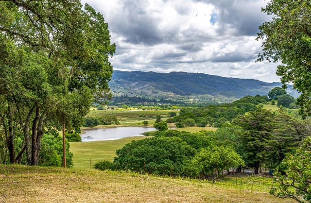 10601 Slattery Rd, Glen Ellen, CA 95442