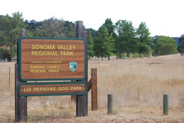 10601 Slattery Rd, Glen Ellen, CA 95442