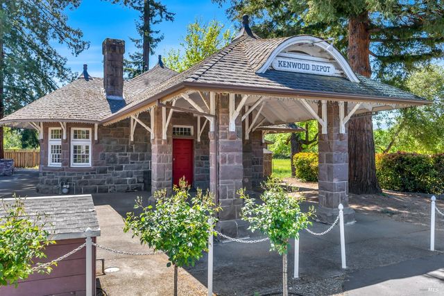 10601 Slattery Rd, Glen Ellen, CA 95442