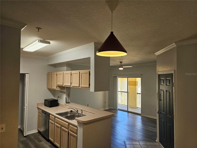 5620 PINNACLE HEIGHTS CIRCLE 304, Tampa, FL 33624