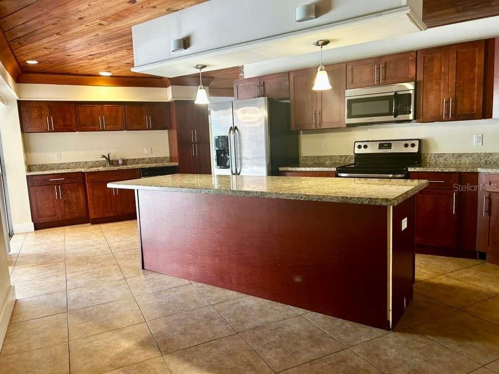 Image 7 of property listing at 650 NE 5TH STREET, Pompano Beach, FL 33060