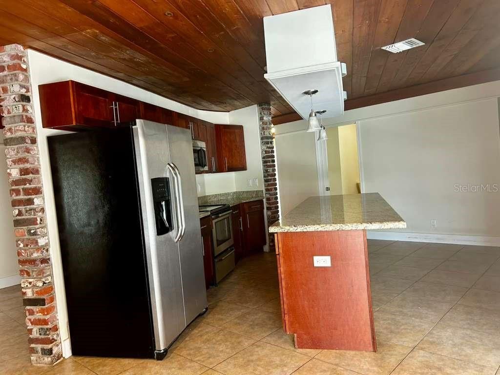 Image 9 of property listing at 650 NE 5TH STREET, Pompano Beach, FL 33060