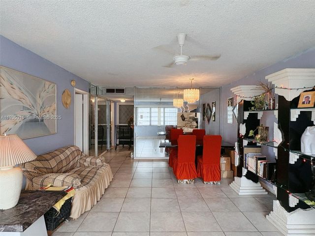 410 SE 2nd St 406, Hallandale Beach, FL 33009
