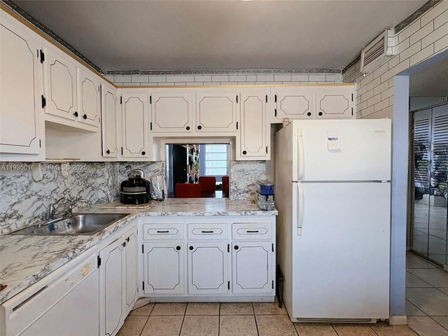 410 SE 2nd St 406, Hallandale Beach, FL 33009