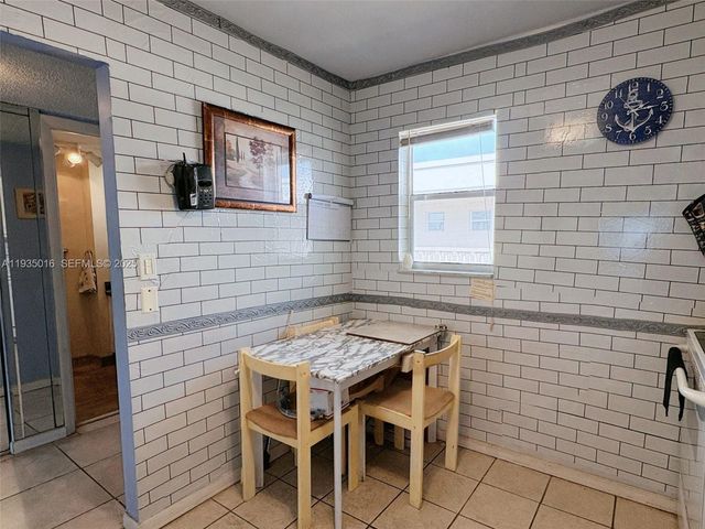 410 SE 2nd St 406, Hallandale Beach, FL 33009