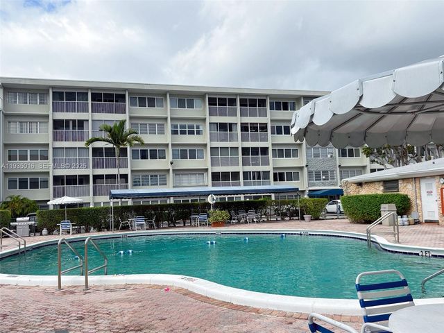 410 SE 2nd St 406, Hallandale Beach, FL 33009