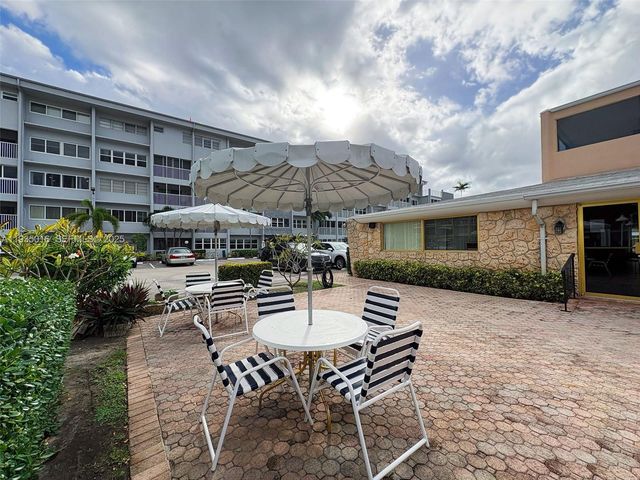 410 SE 2nd St 406, Hallandale Beach, FL 33009