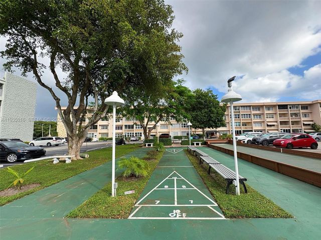 410 SE 2nd St 406, Hallandale Beach, FL 33009