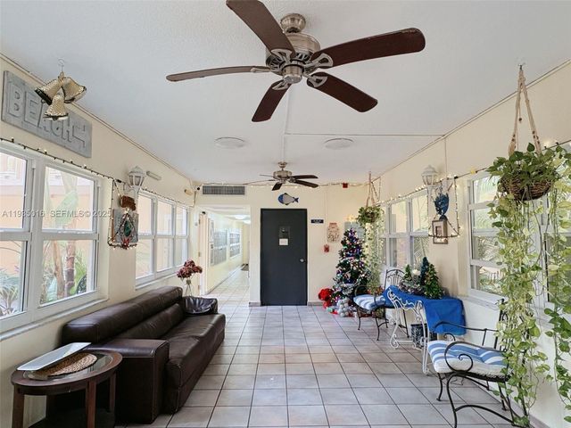 410 SE 2nd St 406, Hallandale Beach, FL 33009