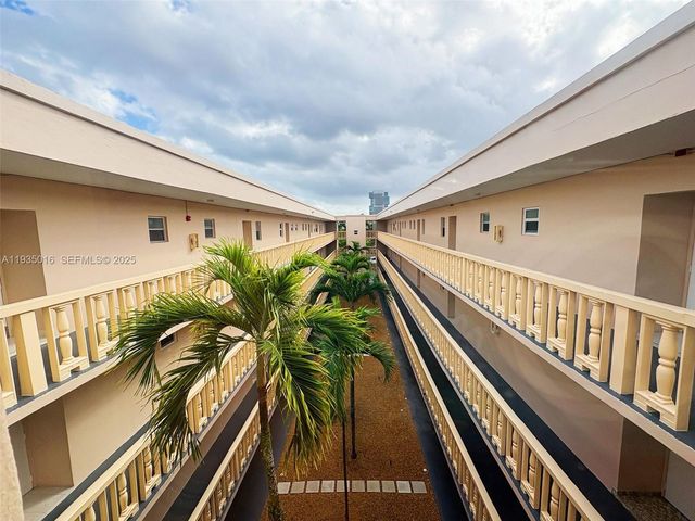 410 SE 2nd St 406, Hallandale Beach, FL 33009