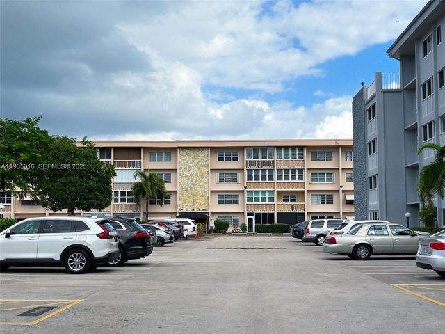410 SE 2nd St 406, Hallandale Beach, FL 33009