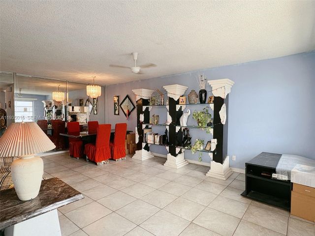 410 SE 2nd St 406, Hallandale Beach, FL 33009